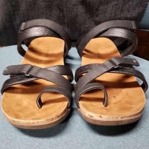 Bearpaw sandals size 8 Black/Tan